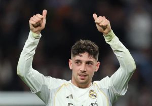 Dàn cựu sao Real Madrid bùng nổ cảm xúc sau chiến thắng trước Man City
