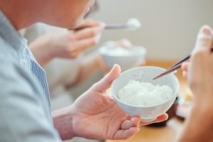 Ăn cơm trắng mỗi ngày có hại cho sức khỏe không?