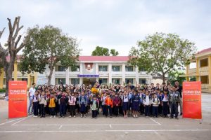 MIA.vn và Larita trao 1.000 balo cho học sinh vùng lũ Đắk Lắk
