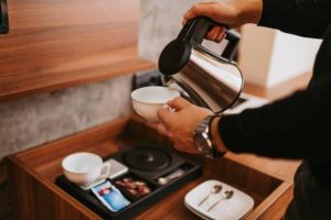 Ấm đun nước trong khách sạn có thể rất bẩn