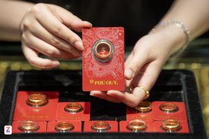 Giá vàng lao dốc, người mua ở đỉnh đã lỗ 30 triệu đồng/lượng