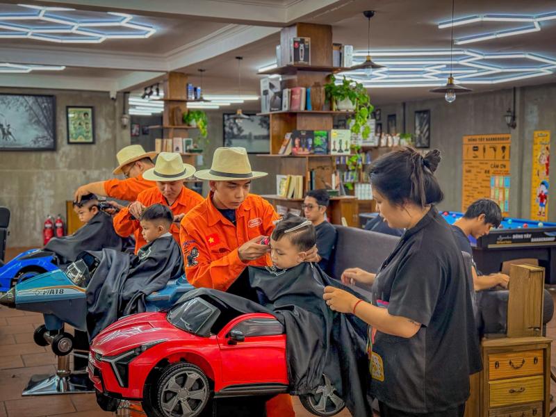 Dong Tay Barbershop anh 4