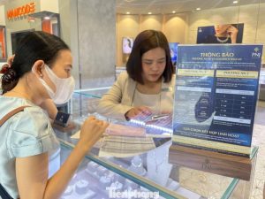 Khổ như đi bán kim cương: Người giàu cũng khóc!