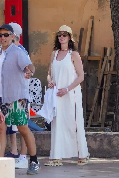 Anne Hathaway anh 3