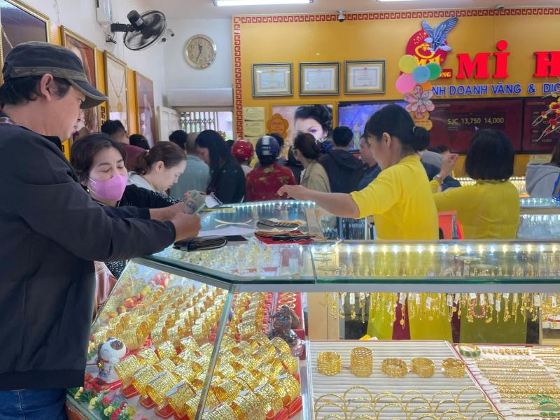mua vàng ảnh 1