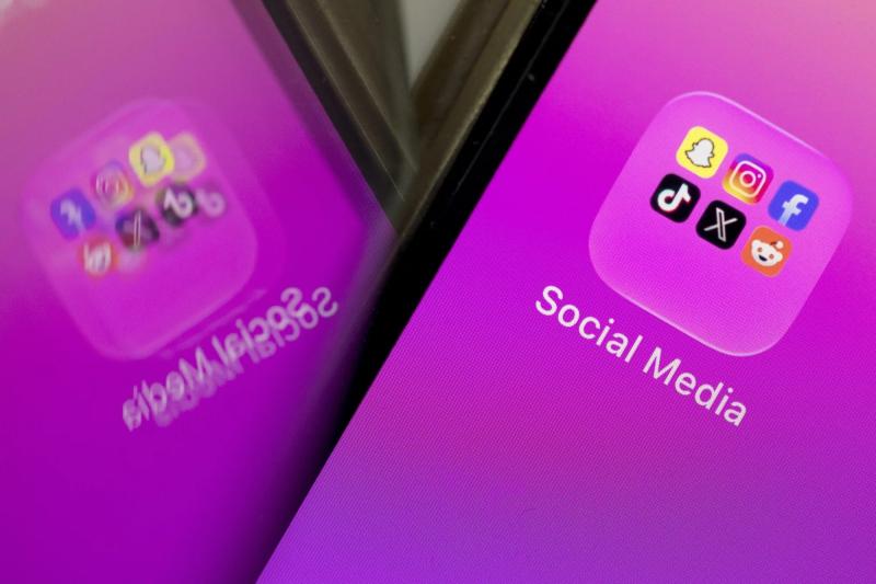 cấm trẻ dùng MXH,  cấm trẻ dùng Facebook,  nhóm G7 là gì,  hội nghị G7,  bảo vệ trẻ em ảnh 1