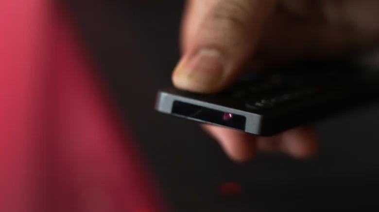 điều khiển remote TV, remote hồng ngoại TV, hồng ngoại là gì, công nghệ hồng ngoại, remote Bluetooth cho TV ảnh 1 điều khiển remote TV, remote hồng ngoại TV, hồng ngoại là gì, công nghệ hồng ngoại, remote Bluetooth cho TV ảnh 1