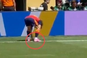 Khoảnh khắc Cucurella ‘làm phép’ trước chung kết World Cup 2026