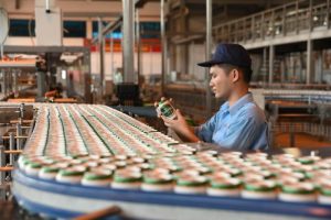 Người Việt ngày càng chuộng bia lon ‘lùn’ 250 ml, điều gì đang xảy ra?