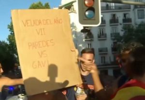 Paredes thành trò chế nhạo của dàn sao Tây Ban Nha