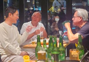 Người Hàn Quốc ‘phát cuồng’, lập cả trang web theo dõi Jensen Huang