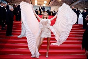 Số phận váy khỏa thân bị cấm ở Cannes