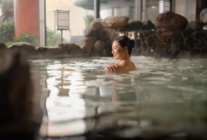 Cơ chế tắm nóng – lạnh giúp người Nhật Bản sống trường thọ