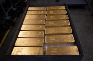 Giá vàng thế giới chạm mốc 4.300 USD/ounce, chứng khoán Mỹ lập kỷ lục