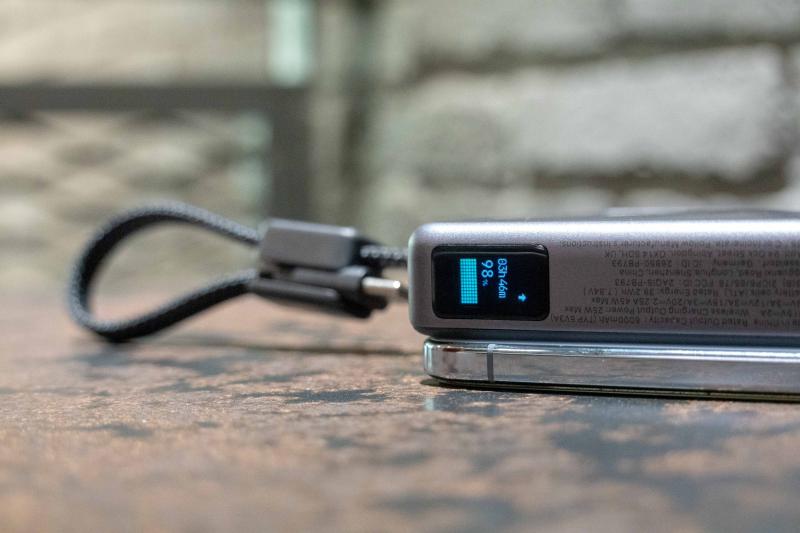 Sạc Ugreen MagFlow Pro, sạc dự phòng, sạc không dây MagSafe, sạc MagSafe cho iPhone, tản nhiệt chất lỏng ảnh 2 Sạc Ugreen MagFlow Pro, sạc dự phòng, sạc không dây MagSafe, sạc MagSafe cho iPhone, tản nhiệt chất lỏng ảnh 2