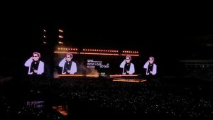 BigBang bùng nổ, G-Dragon đập vỡ đàn trên sân Mỹ Đình