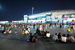 Hàng nghìn khán giả đứng ngoài sân Mỹ Đình vì không có vé BigBang